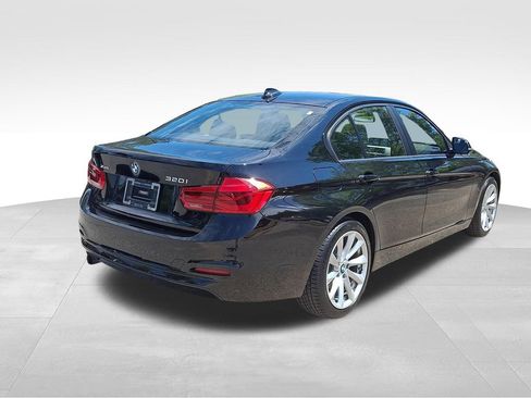 Used 2017 BMW 320i xDrive Sedan AWD/4WD image 6