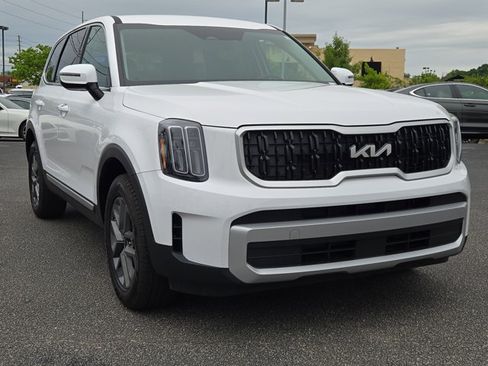Used 2025 Kia Telluride LX FWD image 4