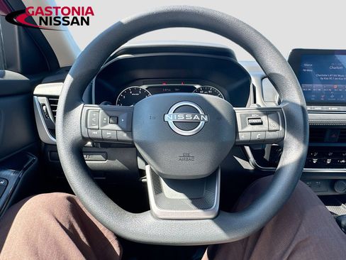 Used 2025 Nissan Rogue S FWD image 14