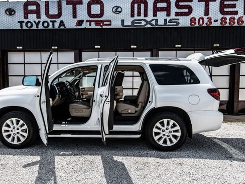 Used 2020 Toyota Sequoia Platinum RWD image 16