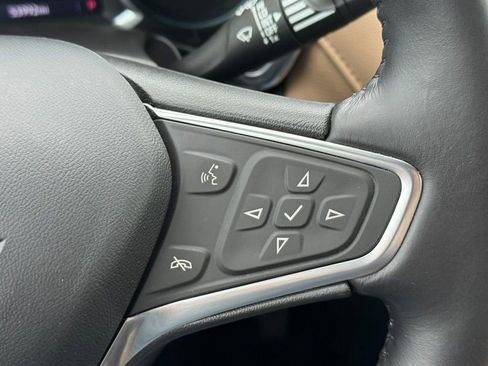 Used 2022 Chevrolet Equinox Premier FWD image 18