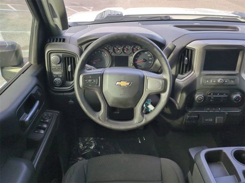 Used 2021 Chevrolet Silverado 2500 Custom w/ Custom Value Package image 17