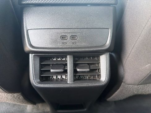 Used 2025 Chevrolet Equinox LT AWD/4WD image 16