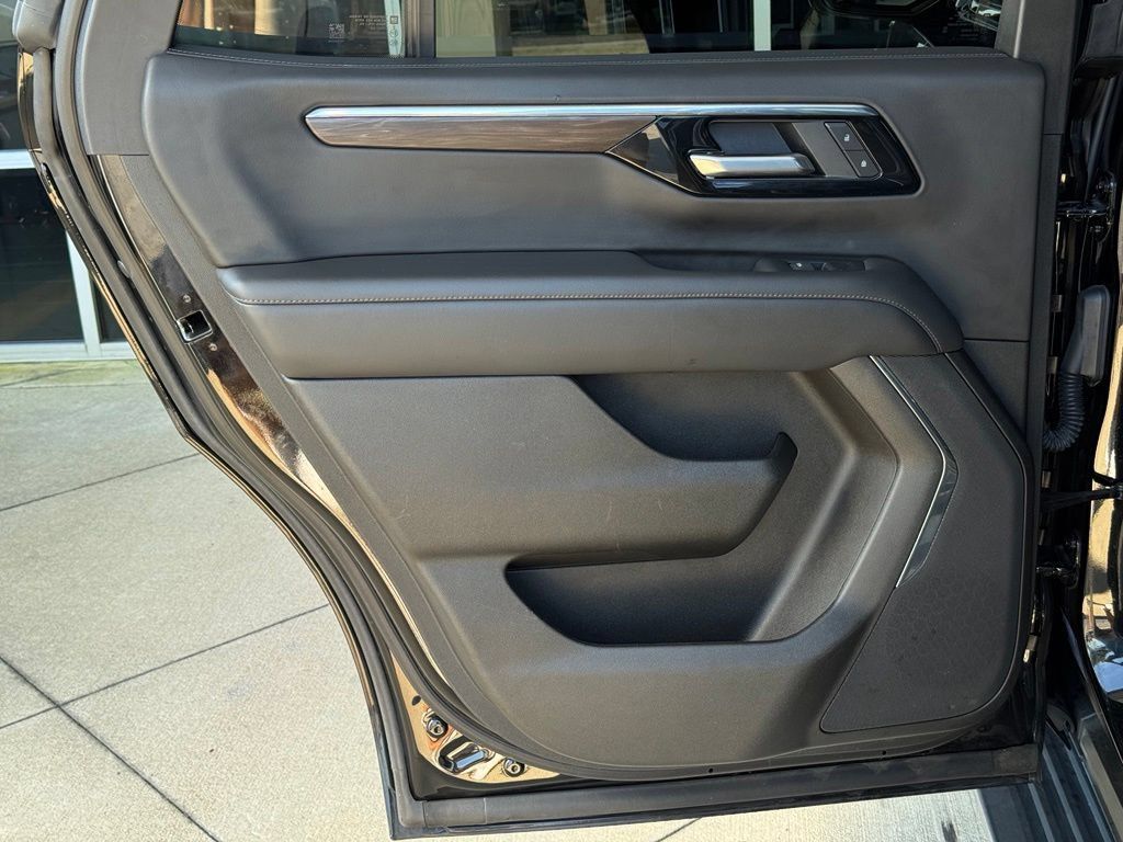 Used 2025 Chevrolet Tahoe LT RWD image 20