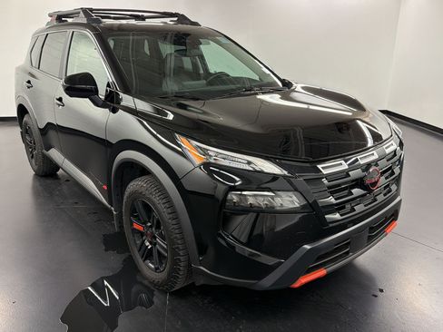 Used 2025 Nissan Rogue SV AWD/4WD image 7