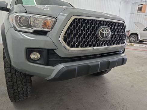 Used 2019 Toyota Tacoma TRD Off-Road image 16