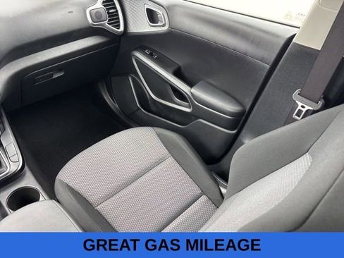 Used 2025 Kia Soul LX w/ LX Technology Package FWD image 15