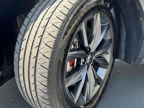 Used 2023 Volkswagen Tiguan SE w/ Panoramic Sunroof Package image 16