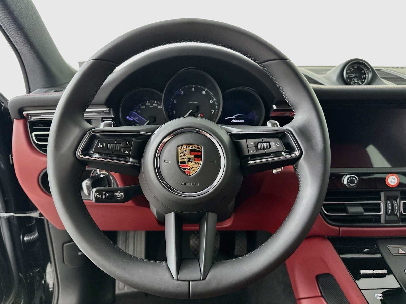 Certified 2025 Porsche Macan AWD/4WD image 14