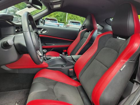 Used 2024 Nissan Z Performance w/ Floor Mat Package RWD image 10