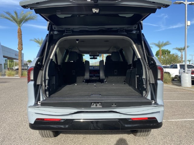 Used 2025 Lincoln Navigator L Reserve AWD/4WD image 16