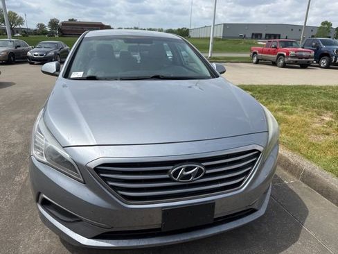 Used 2017 Hyundai Sonata SE image 12
