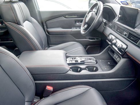 Used 2023 Honda Pilot TrailSport image 8
