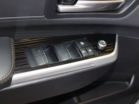 Certified 2025 Toyota Sienna XLE Woodland Edition image 47