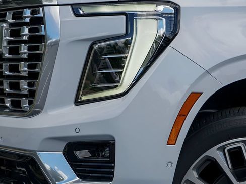 New 2026 GMC Yukon XL Denali w/ Denali Reserve Package AWD/4WD image 3