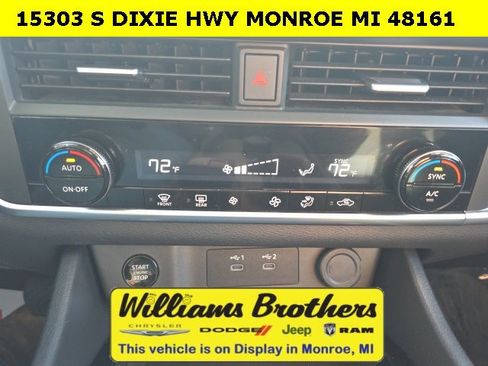 Used 2024 Nissan Rogue SV image 17