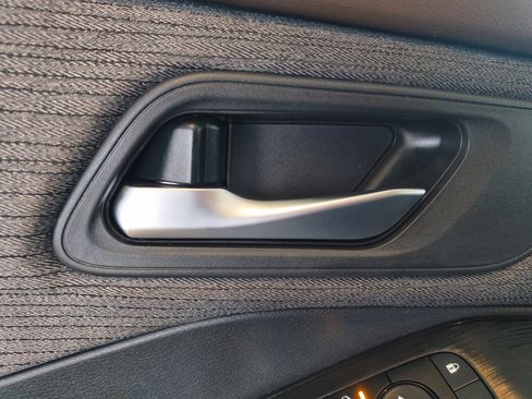 Used 2021 Nissan Rogue SV image 9