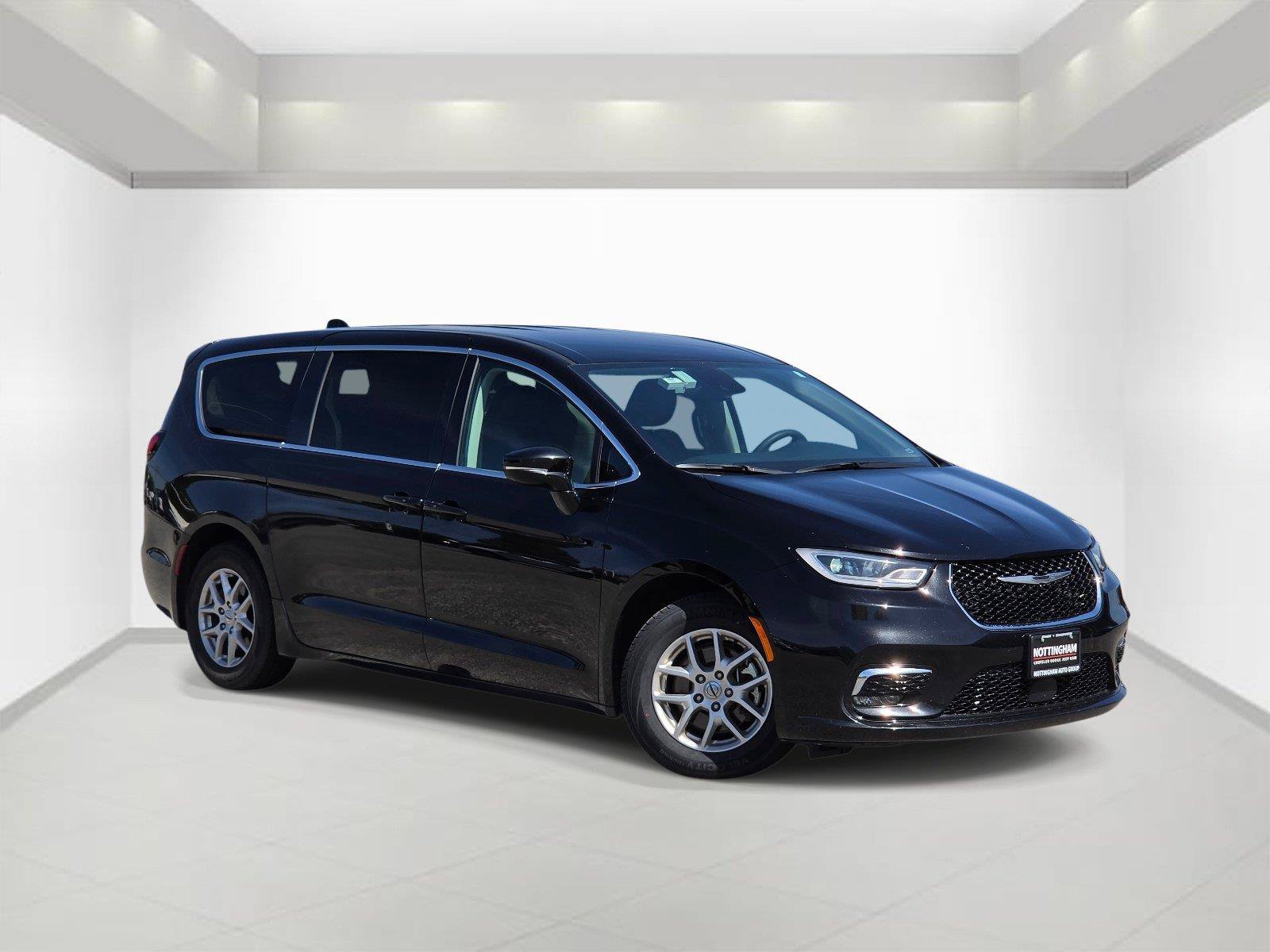 Used 2024 Chrysler Pacifica Touring-L FWD image 1