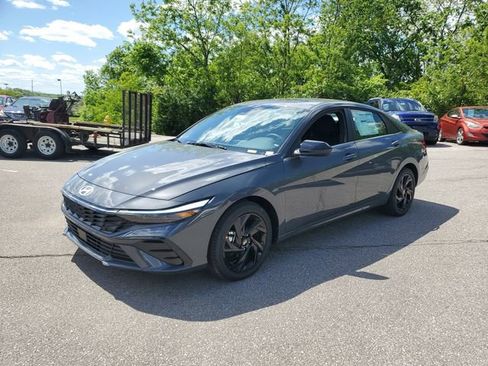 New 2026 Hyundai Elantra SEL Sport Premium FWD image 2