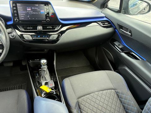 Used 2022 Toyota C-HR XLE FWD image 5