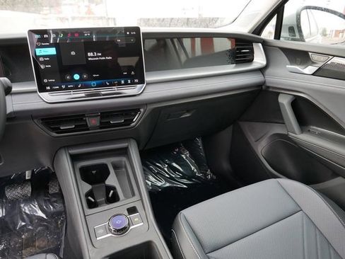 New 2026 Volkswagen Tiguan SE AWD/4WD image 10