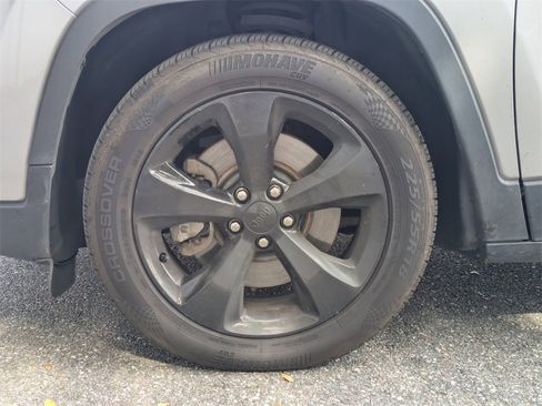 Used 2020 Jeep Cherokee Latitude Plus image 9