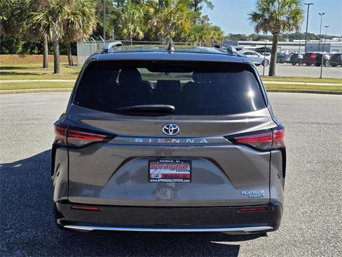 Certified 2023 Toyota Sienna Platinum image 3