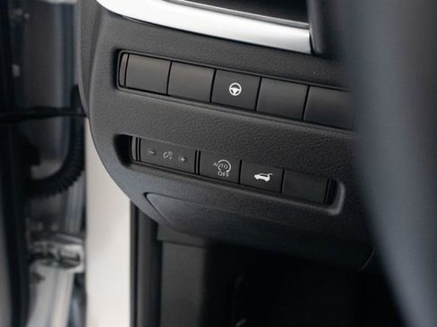 Used 2025 Nissan Rogue SV w/ SV Premium Package image 21