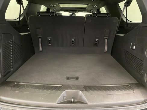 Used 2022 Chevrolet Suburban LT AWD/4WD image 8