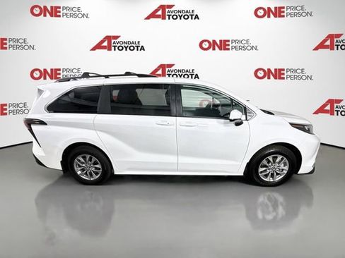 Certified 2026 Toyota Sienna LE FWD image 9