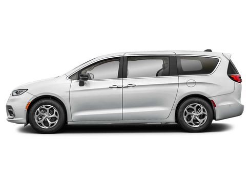 New 2026 Chrysler Pacifica Pinnacle w/ Trailer Tow Group AWD/4WD image 3