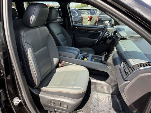 Used 2024 GMC Acadia AT4 w/ Luxury Package AWD/4WD image 25