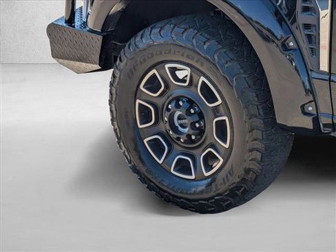 Used 2024 Ford F350 Platinum w/ FX4 Off-Road Package image 21