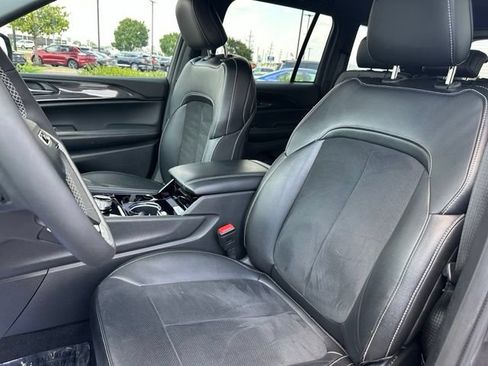 Used 2023 Jeep Grand Cherokee Altitude AWD/4WD image 27
