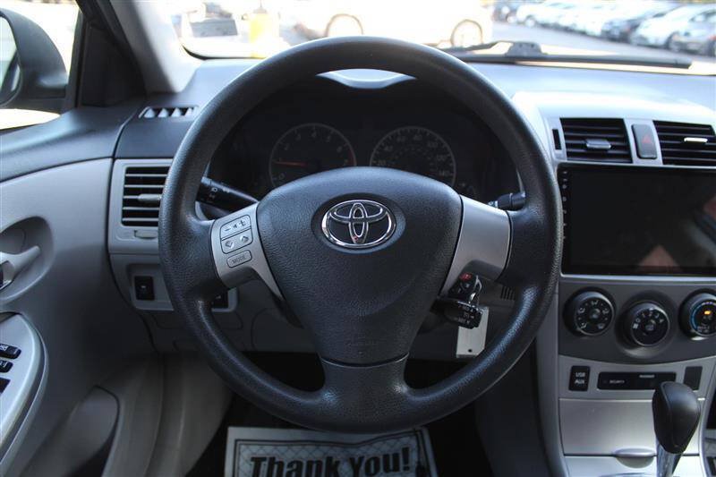 Used 2013 Toyota Corolla LE FWD image 14