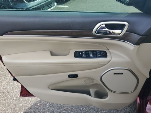 Used 2017 Jeep Grand Cherokee Overland image 21