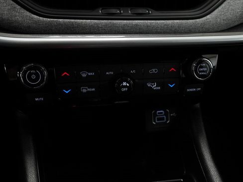 Certified 2025 Jeep Compass Latitude w/ Convenience Group image 32