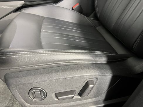 Used 2023 Audi e-tron Premium w/ Convenience Plus Package image 24