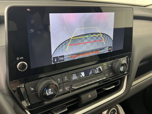 Used 2025 Toyota Grand Highlander AWD Hybrid image 31