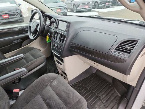 Used 2018 Dodge Grand Caravan SE image 26