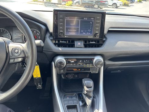 Used 2022 Toyota RAV4 LE FWD image 15