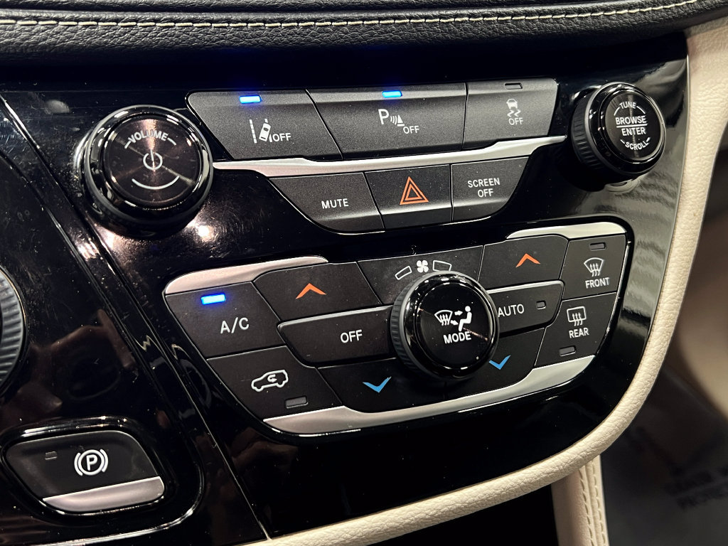 Used 2021 Chrysler Pacifica Limited FWD image 28