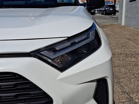 Used 2023 Toyota RAV4 LE image 9