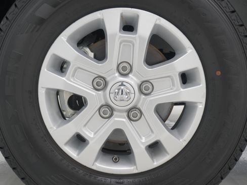 Used 2023 RAM ProMaster 2500 w/ Premium Appearance Group FWD image 18