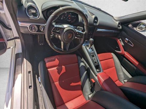 Used 2024 Porsche 718 Boxster image 17