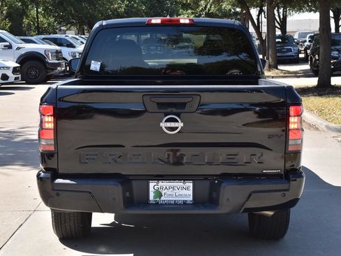 Used 2023 Nissan Frontier SV w/ Midnight Edition Package RWD image 9