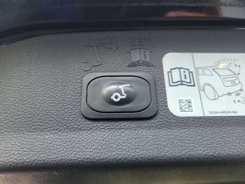 Used 2019 Ford Escape Titanium AWD/4WD image 12