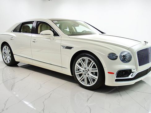 Certified 2023 Bentley Flying Spur Plug-In Hybrid AWD/4WD image 17