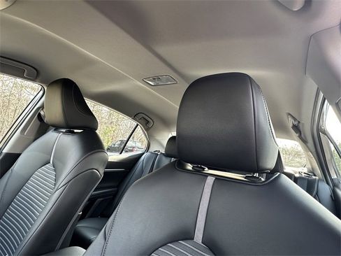 Used 2020 Toyota Camry SE image 32