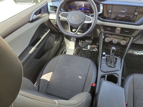 Used 2023 Volkswagen Taos SE w/ Panoramic Sunroof Package FWD image 10